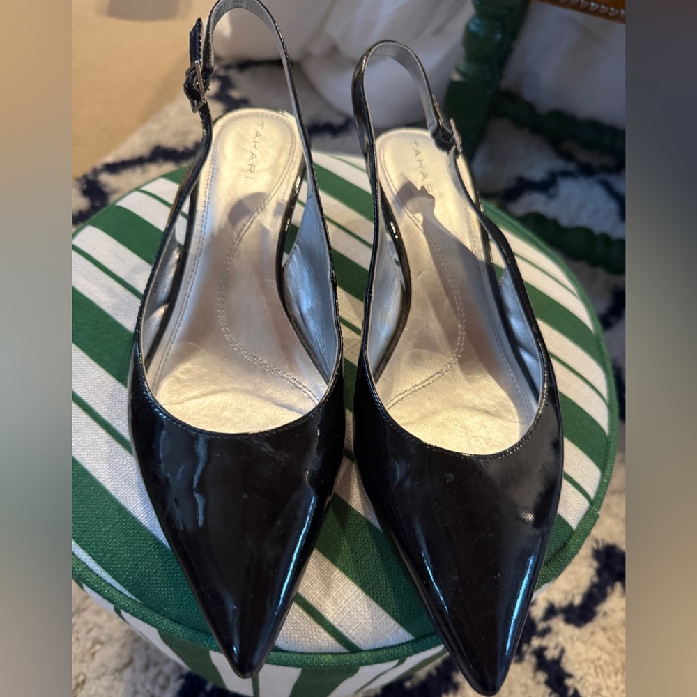Tahari “Faye” Blk Patent Sz9 w Silver Kitten Heel Lightly used